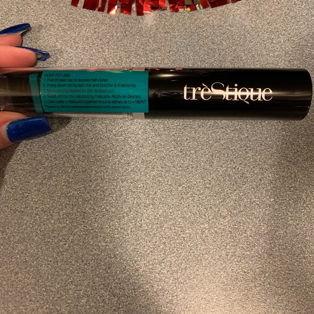 Trestique Mascara with a Lash curler! Brand New!